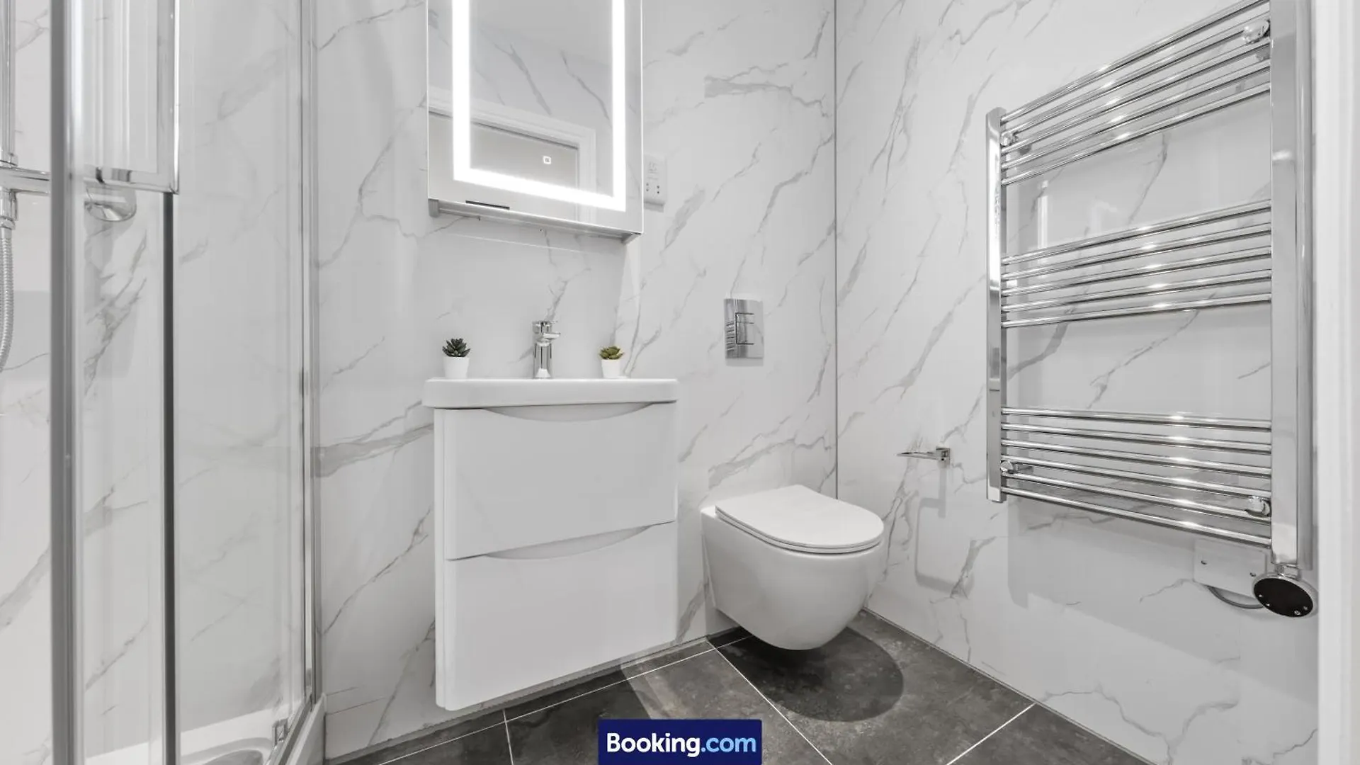 Modern, Central & Comfy Apt By Stay Smart Short Lets & Serviced Accommodation Deptford With Free Wifi Londen